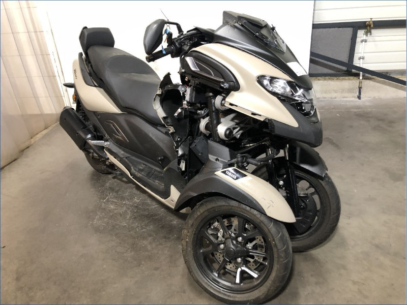YAMAHA 300 TRICITY 
