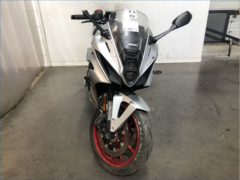 SUZUKI GSX-8R 