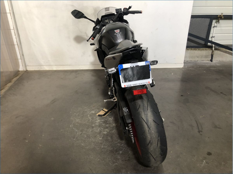 SUZUKI GSX-8R 
