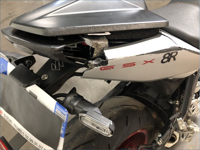 SUZUKI GSX-8R 