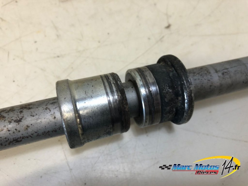 AXE DE ROUE ARRIERE HONDA 750 CB SEVEN FIFTY 1998