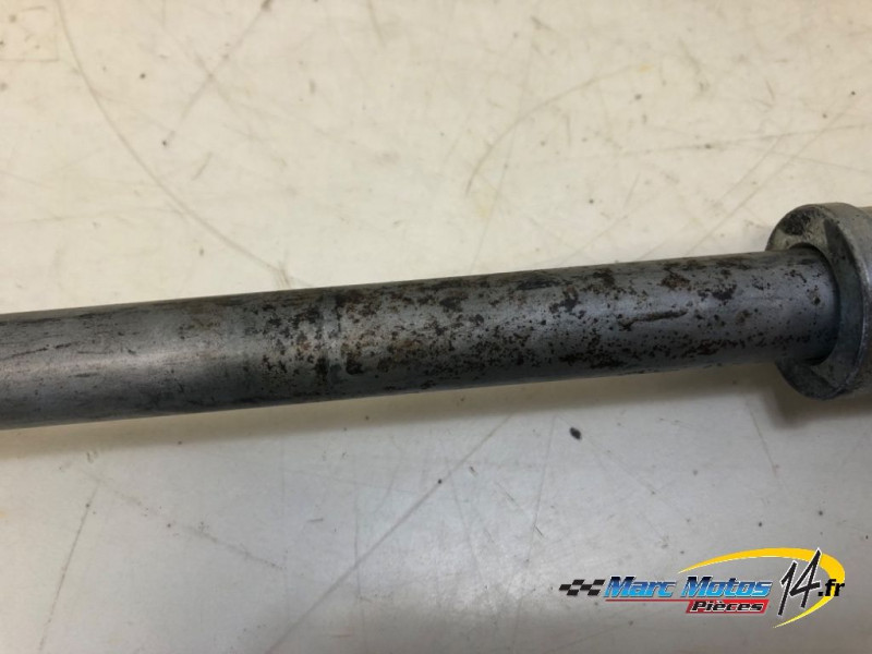 AXE DE ROUE ARRIERE HONDA 750 CB SEVEN FIFTY 1998