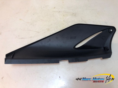 CACHE LATERAL DROIT HONDA 125 VARADERO 2005