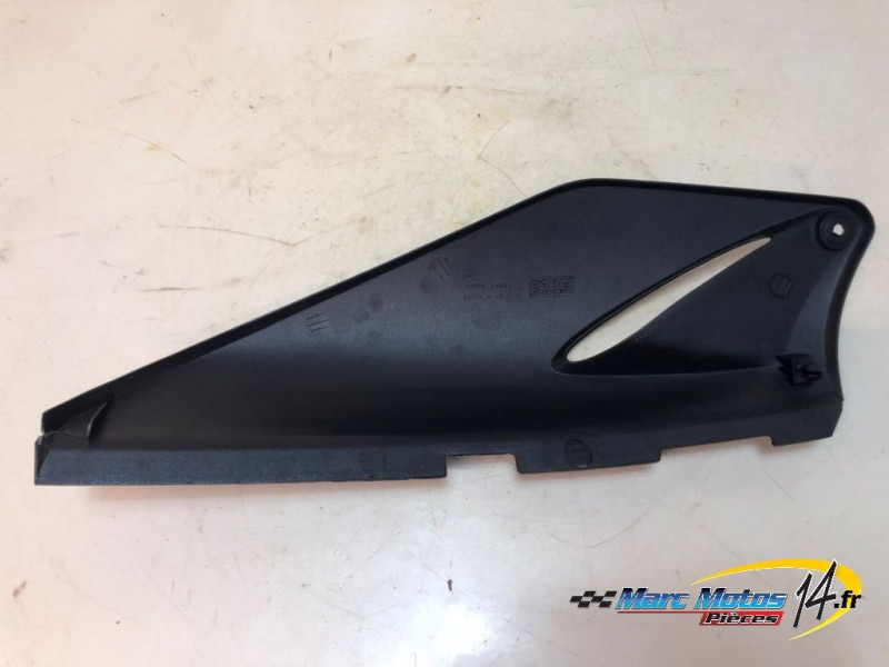CACHE LATERAL DROIT HONDA 125 VARADERO 2005