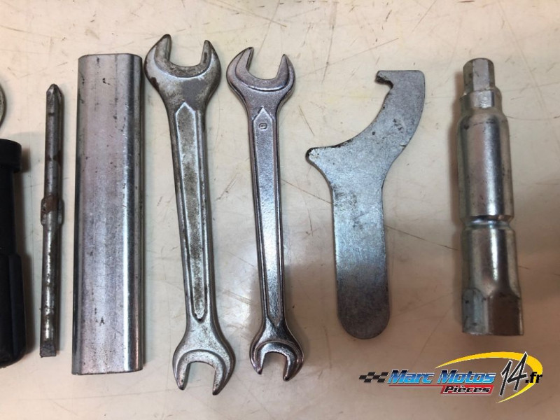 TROUSSE A OUTILS HONDA 125 VARADERO 2005