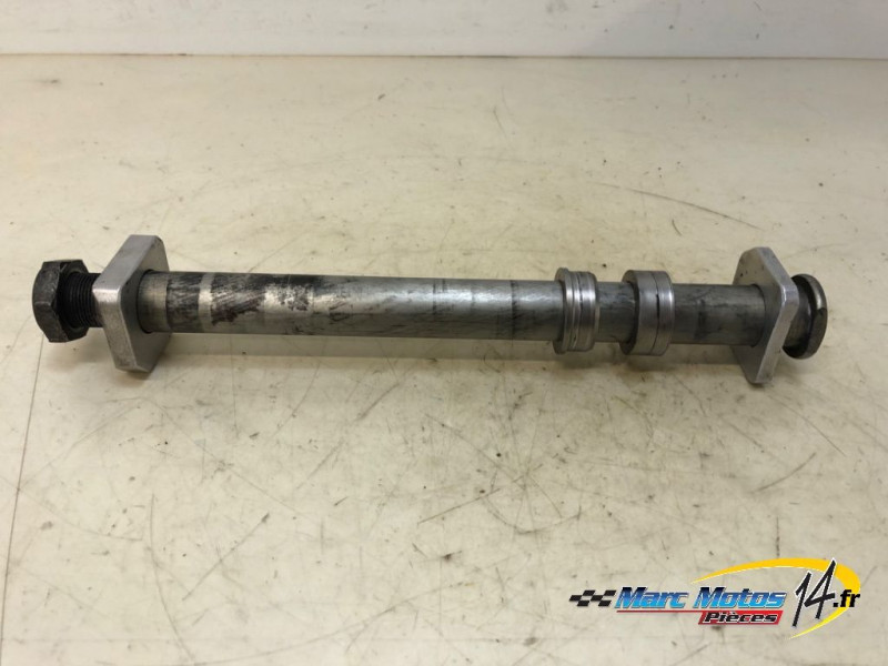 AXE DE ROUE ARRIERE SUZUKI 1000 GSXR 2006