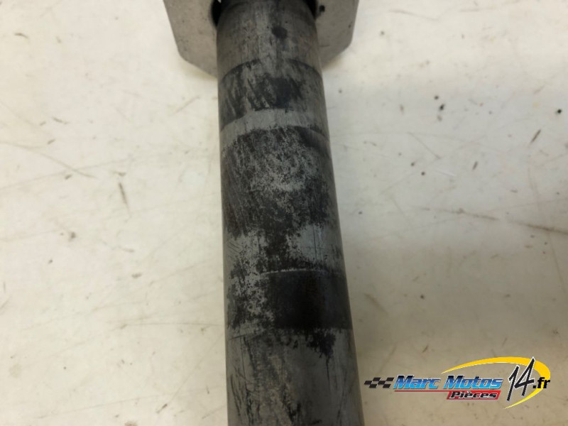 AXE DE ROUE ARRIERE SUZUKI 1000 GSXR 2006