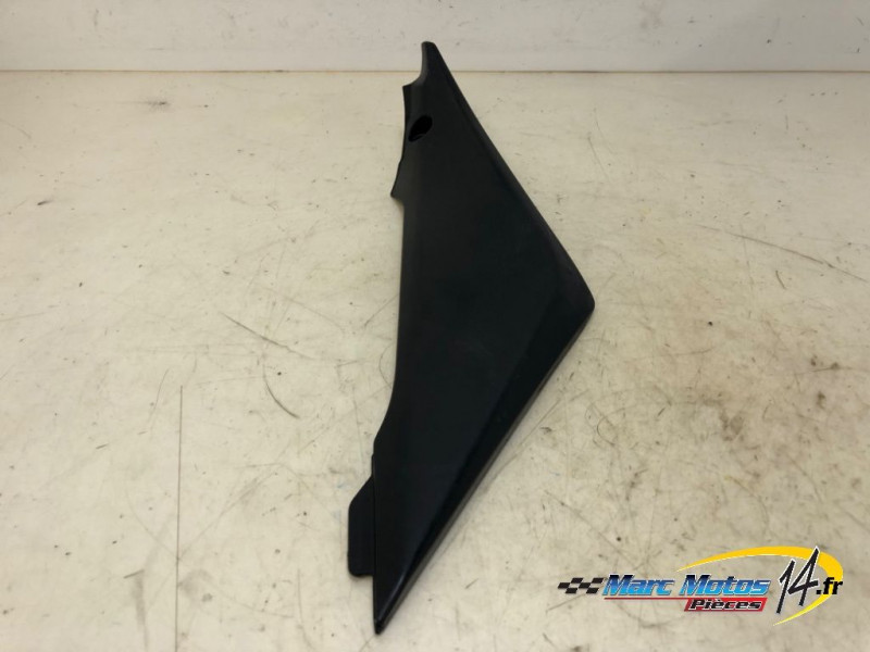 CACHE LATERAL INTERMEDIAIRE GAUCHE SUZUKI 1000 GSXR 2006