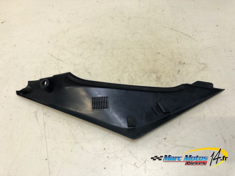 CACHE LATERAL INTERMEDIAIRE GAUCHE SUZUKI 1000 GSXR 2006