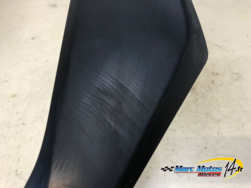 CACHE LATERAL INTERMEDIAIRE GAUCHE SUZUKI 1000 GSXR 2006