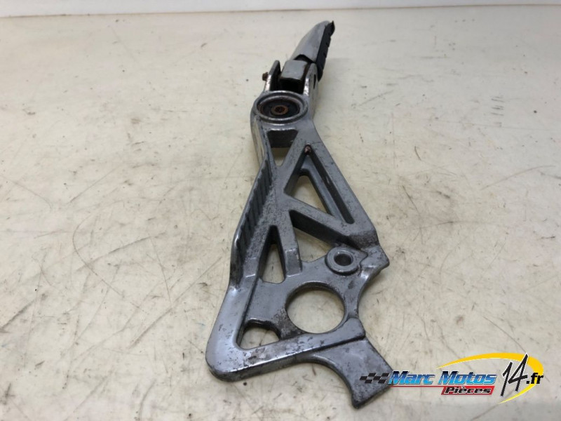 PLATINE ARRIERE DROITE YAMAHA 750 FZX 1990