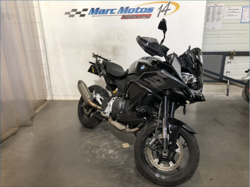 BMW F900XR TRIPLE BLACK A2