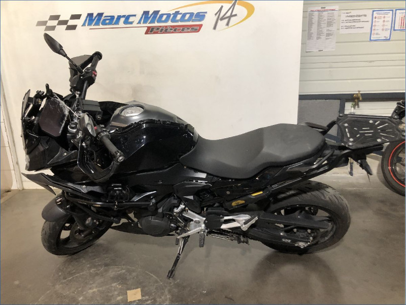 BMW F900XR TRIPLE BLACK A2