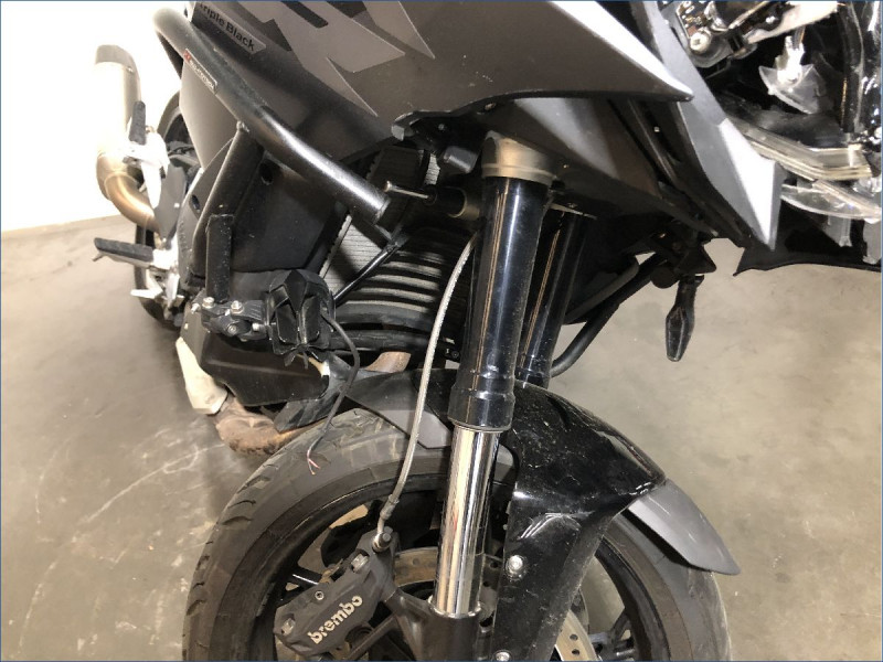 BMW F900XR TRIPLE BLACK A2