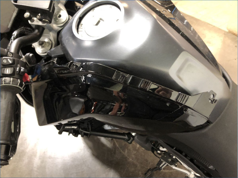 BMW F900XR TRIPLE BLACK A2