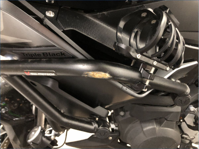 BMW F900XR TRIPLE BLACK A2