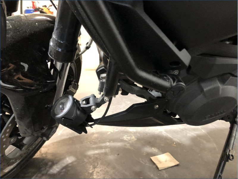 BMW F900XR TRIPLE BLACK A2