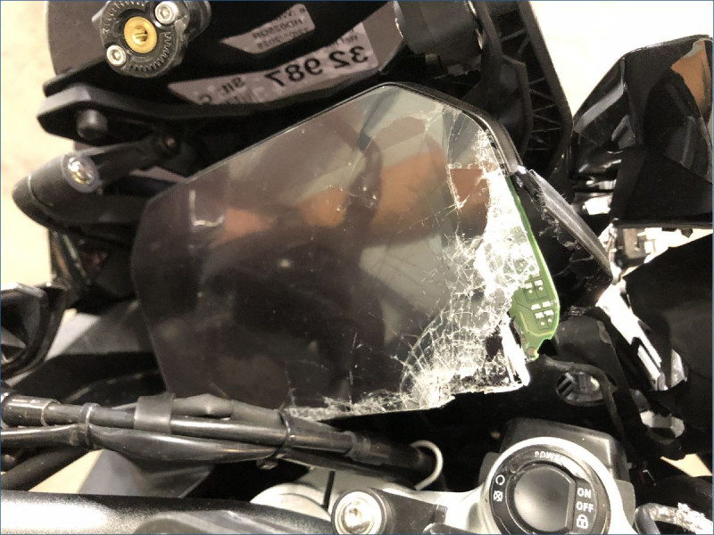 BMW F900XR TRIPLE BLACK A2