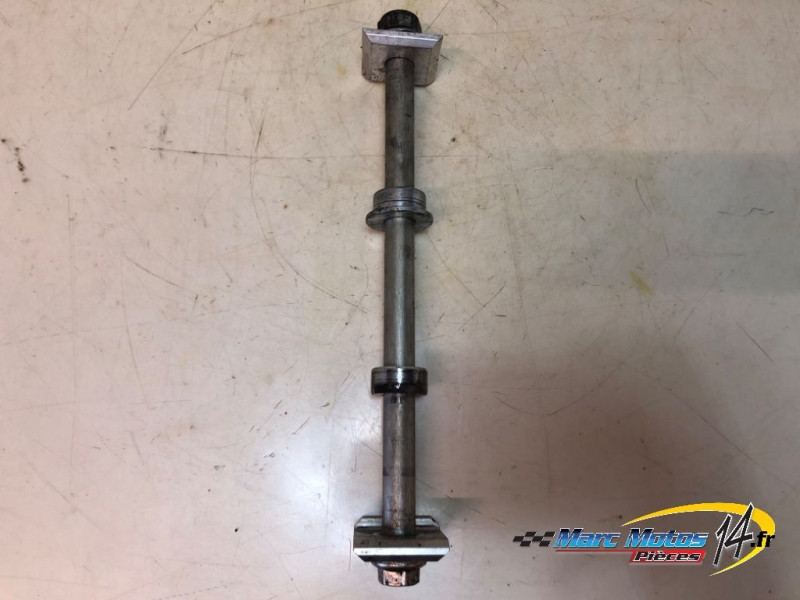 AXE DE ROUE ARRIERE HONDA 750 HORNET 2023