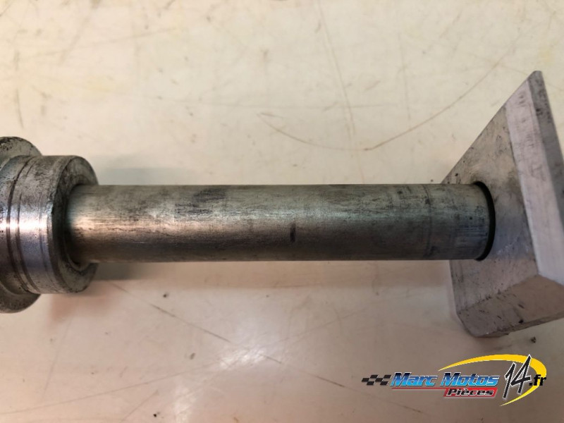 AXE DE ROUE ARRIERE HONDA 750 HORNET 2023