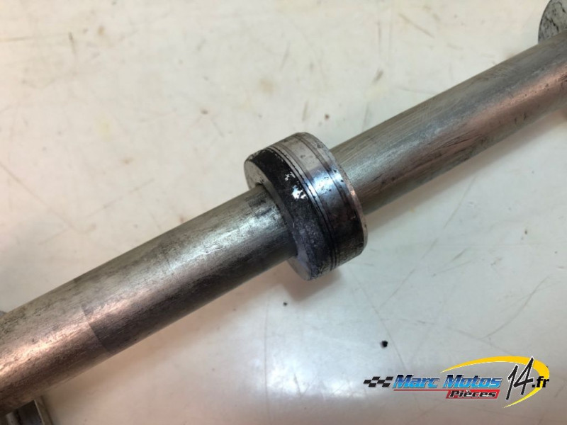 AXE DE ROUE ARRIERE HONDA 750 HORNET 2023