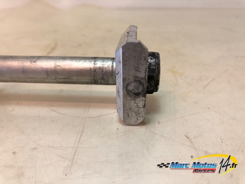 AXE DE ROUE ARRIERE HONDA 750 HORNET 2023
