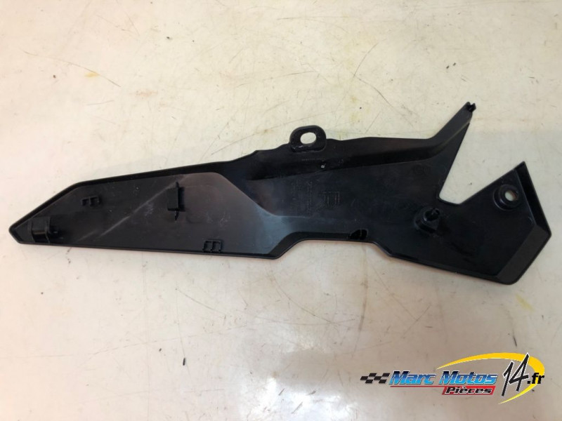 CACHE LATERAL INTERMEDIAIRE DROIT HONDA 750 HORNET 2023