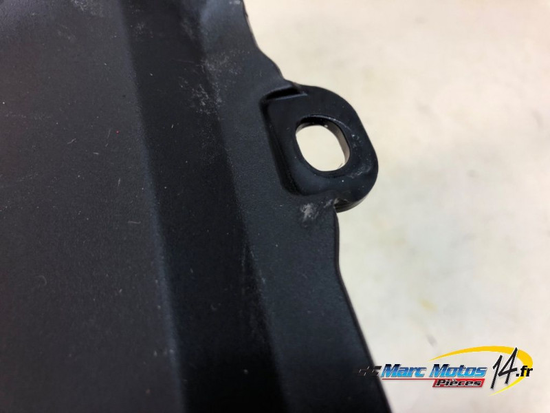CACHE LATERAL INTERMEDIAIRE GAUCHE HONDA 750 HORNET 2023