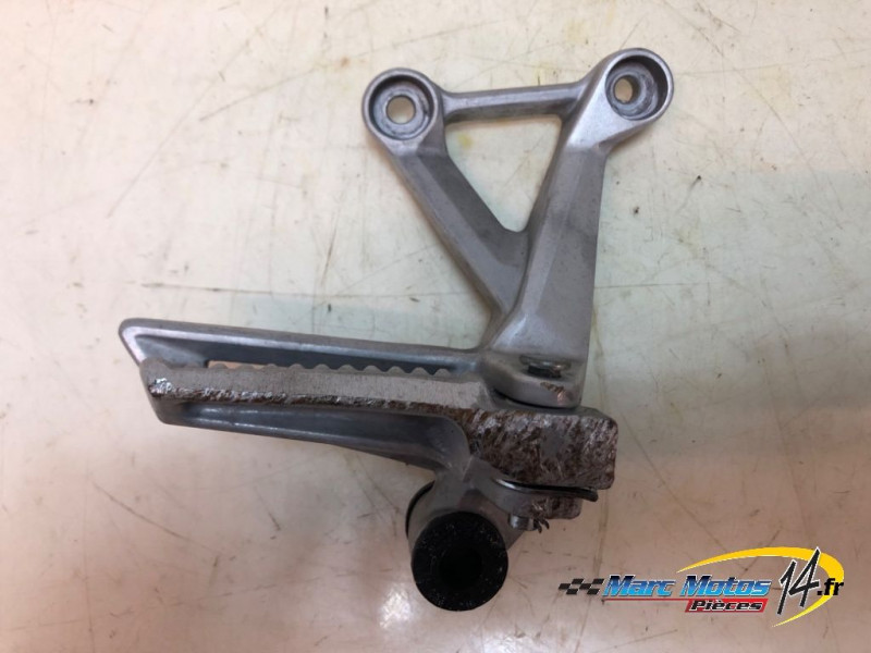 PLATINE ARRIERE DROITE HONDA 750 HORNET 2023