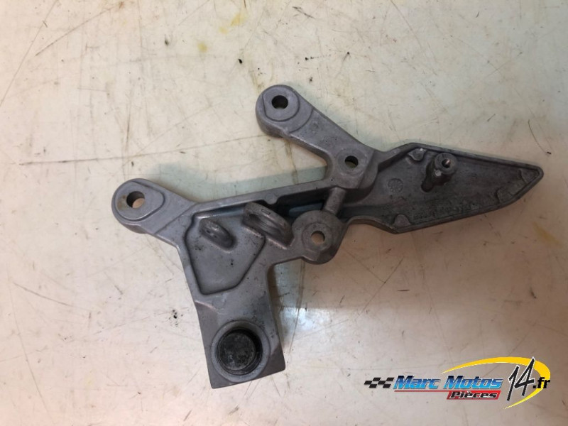 PLATINE AVANT DROITE HONDA 750 HORNET 2023
