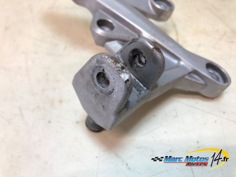 PLATINE AVANT DROITE HONDA 750 HORNET 2023