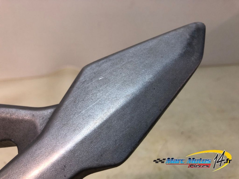 PLATINE AVANT GAUCHE HONDA 750 HORNET 2023