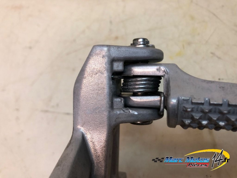 PLATINE AVANT GAUCHE HONDA 750 HORNET 2023