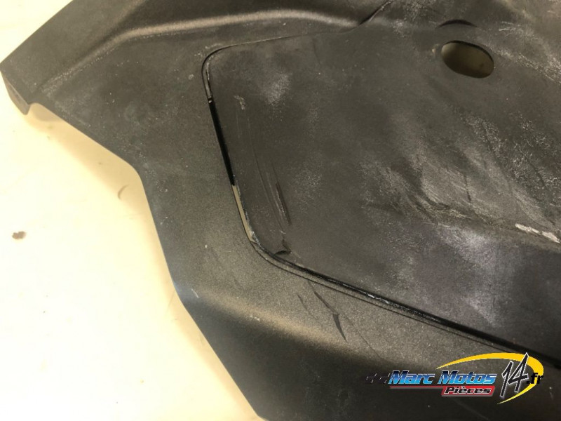 ENTOURAGE DE FEU ARRIERE YAMAHA 530 TMAX 2014