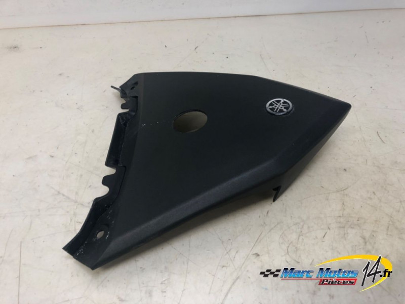 JONCTION ARRIERE DE CACHES LATERAUX YAMAHA 530 TMAX 2014