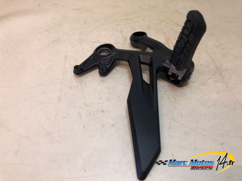 PLATINE AVANT DROITE KTM 890 DUKE R 2023