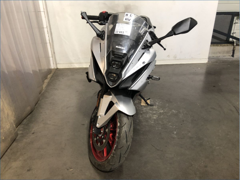 SUZUKI GSX-8R 