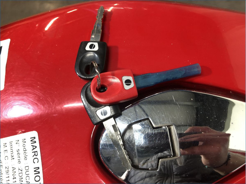 DUCATI 1000 GT 