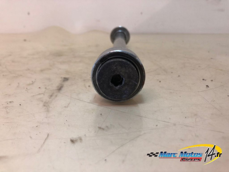 AXE DE ROUE ARRIERE KAWASAKI 1200 ZRX S 2003