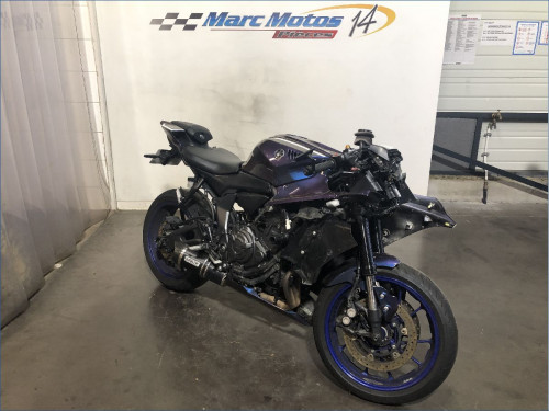 YAMAHA R7 