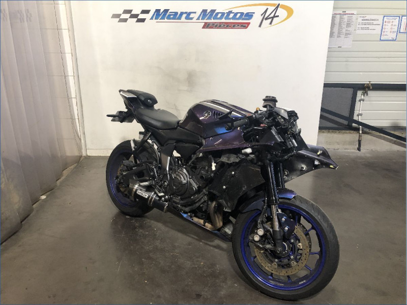 YAMAHA R7 
