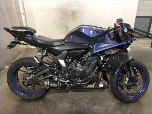 YAMAHA R7 