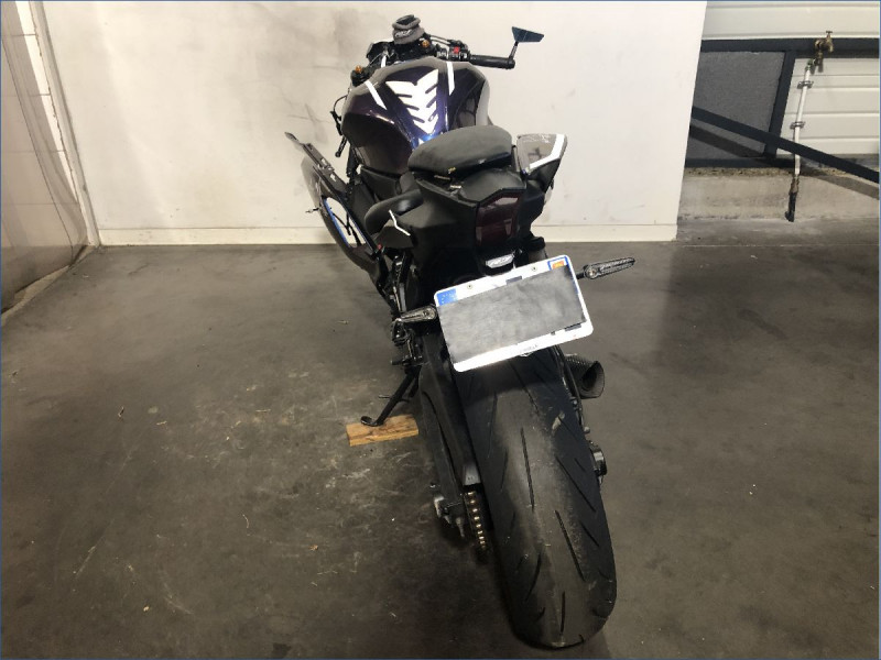 YAMAHA R7 