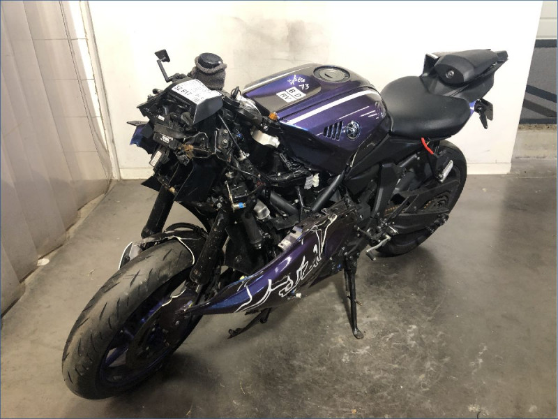 YAMAHA R7 