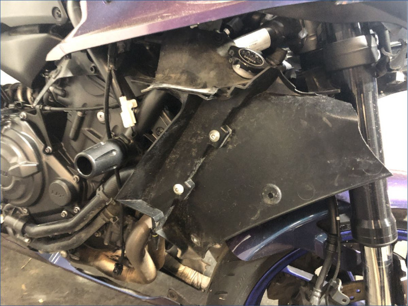 YAMAHA R7 