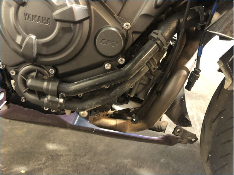 YAMAHA R7 
