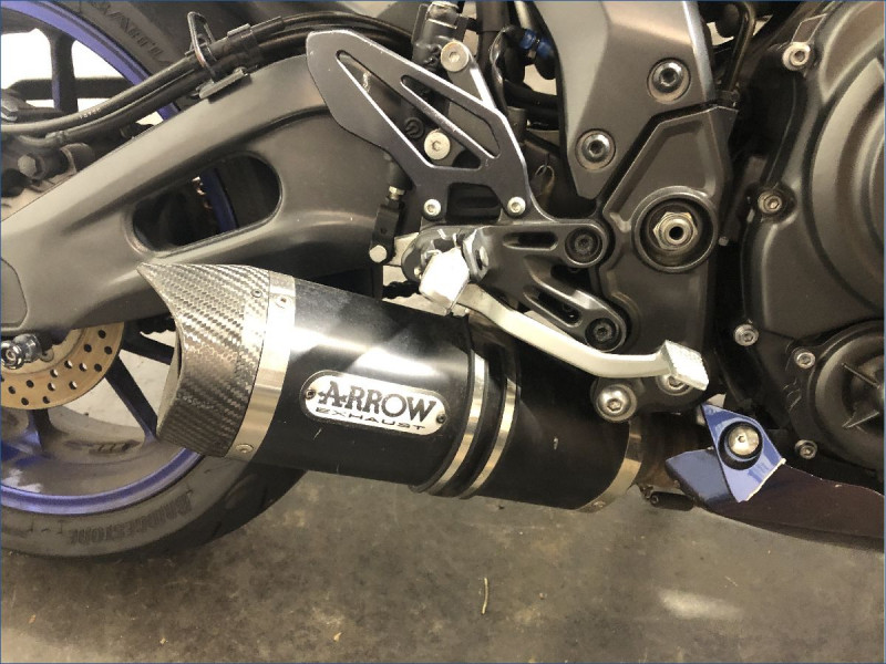 YAMAHA R7 