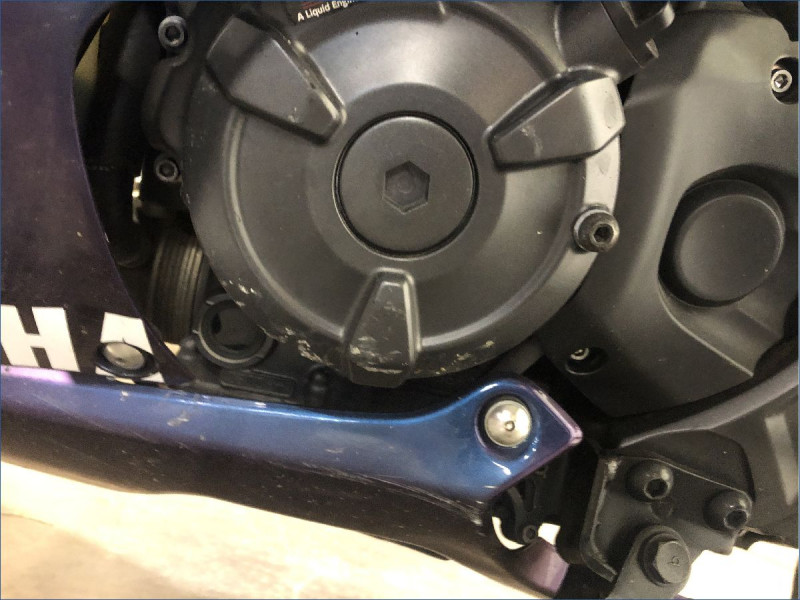 YAMAHA R7 