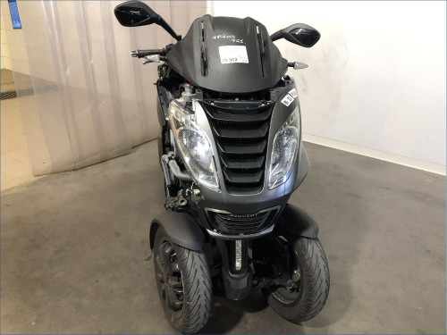 PEUGEOT 400 METROPOLIS BLACK EDITION