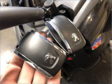 PEUGEOT 400 METROPOLIS BLACK EDITION